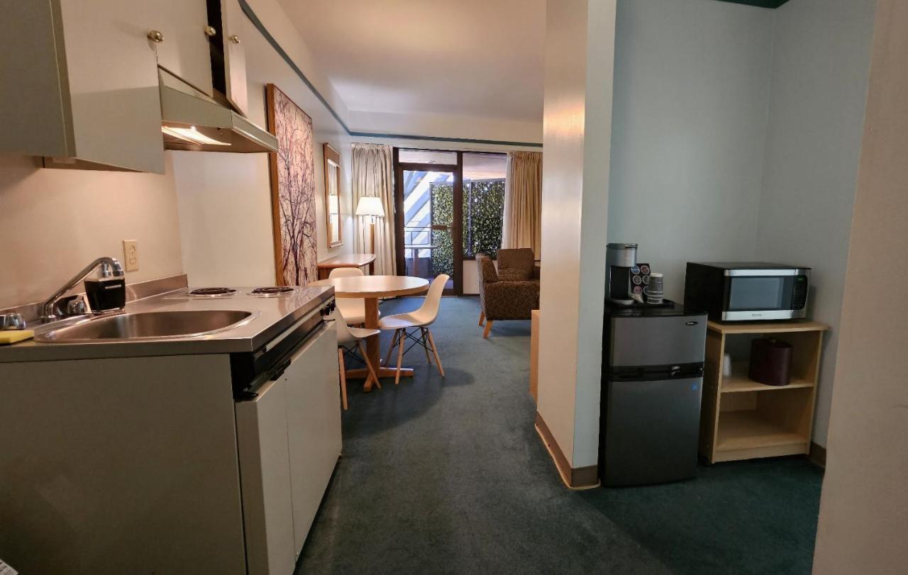 The Cedars Inn Hotel & Convention Centre Gibsons Kültér fotó