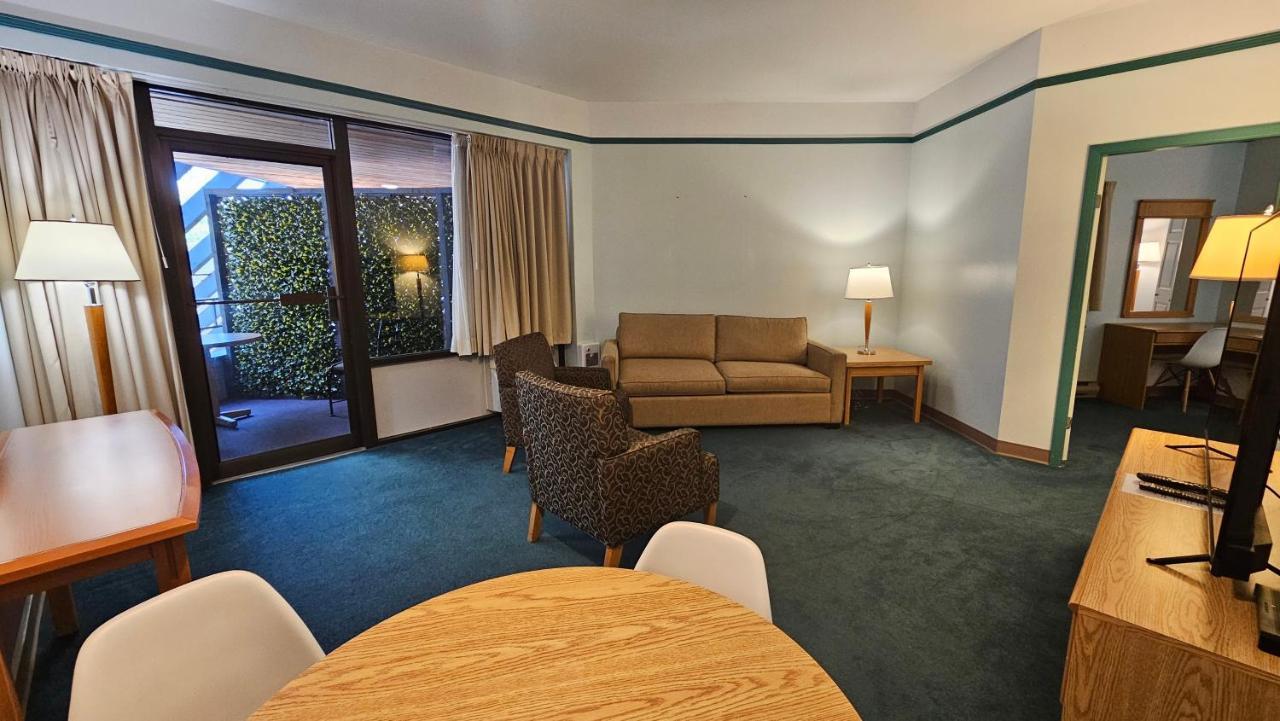 The Cedars Inn Hotel & Convention Centre Gibsons Kültér fotó